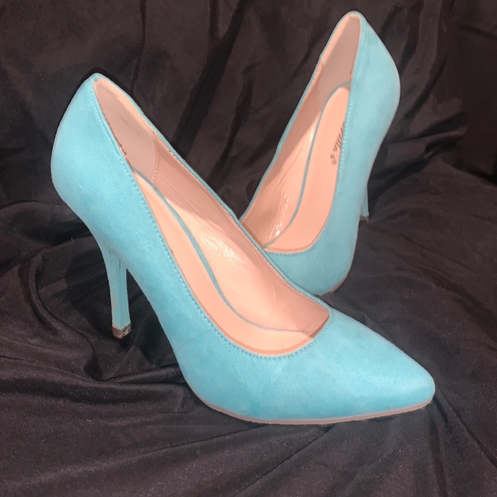 Breckell’s Teal Pumps